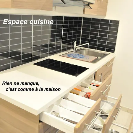 Studette Croisette Martinez Area