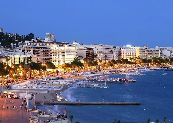 Studette Croisette Martinez Area * Cannes