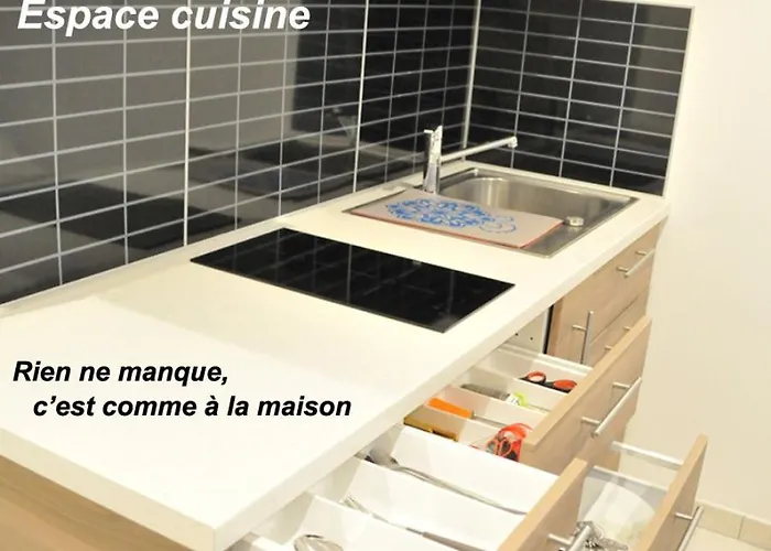 Studette Croisette Martinez Area